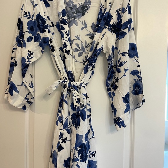 Yumi Kim floral robe 👘 - Picture 3 of 3